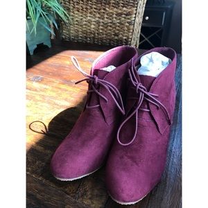 NWT Bella Marie lace up burgundy booties (size 9)